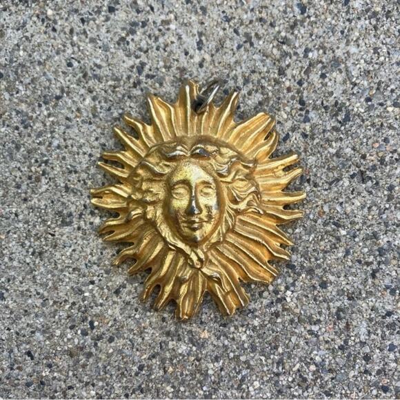 Jewelry - Heavy Gold Tone Vintage Tarnished Medallion